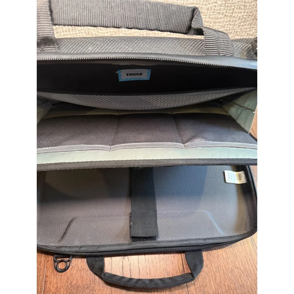 Thule Gauntlet Hard Shell Laptop Attache Case Black 13 inch Shoulder Bag Bag
